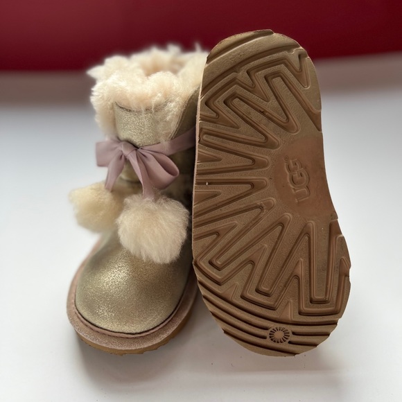 •Sold• Glitters Girls 👧🏻 & PomPom’s Ugg Boots Size 10 - Picture 2 of 4